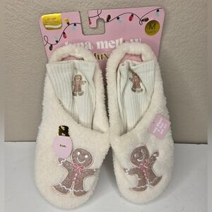 Cozy Cream Pink Gingerbread Slipper Shoes Matching Socks Set Size Medium 6/7